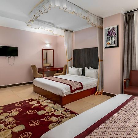 Russell Hotel Kampala Buitenkant foto
