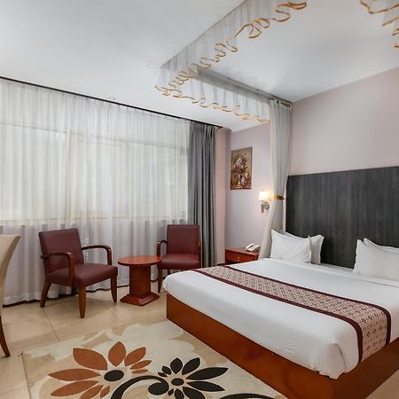Russell Hotel Kampala Buitenkant foto