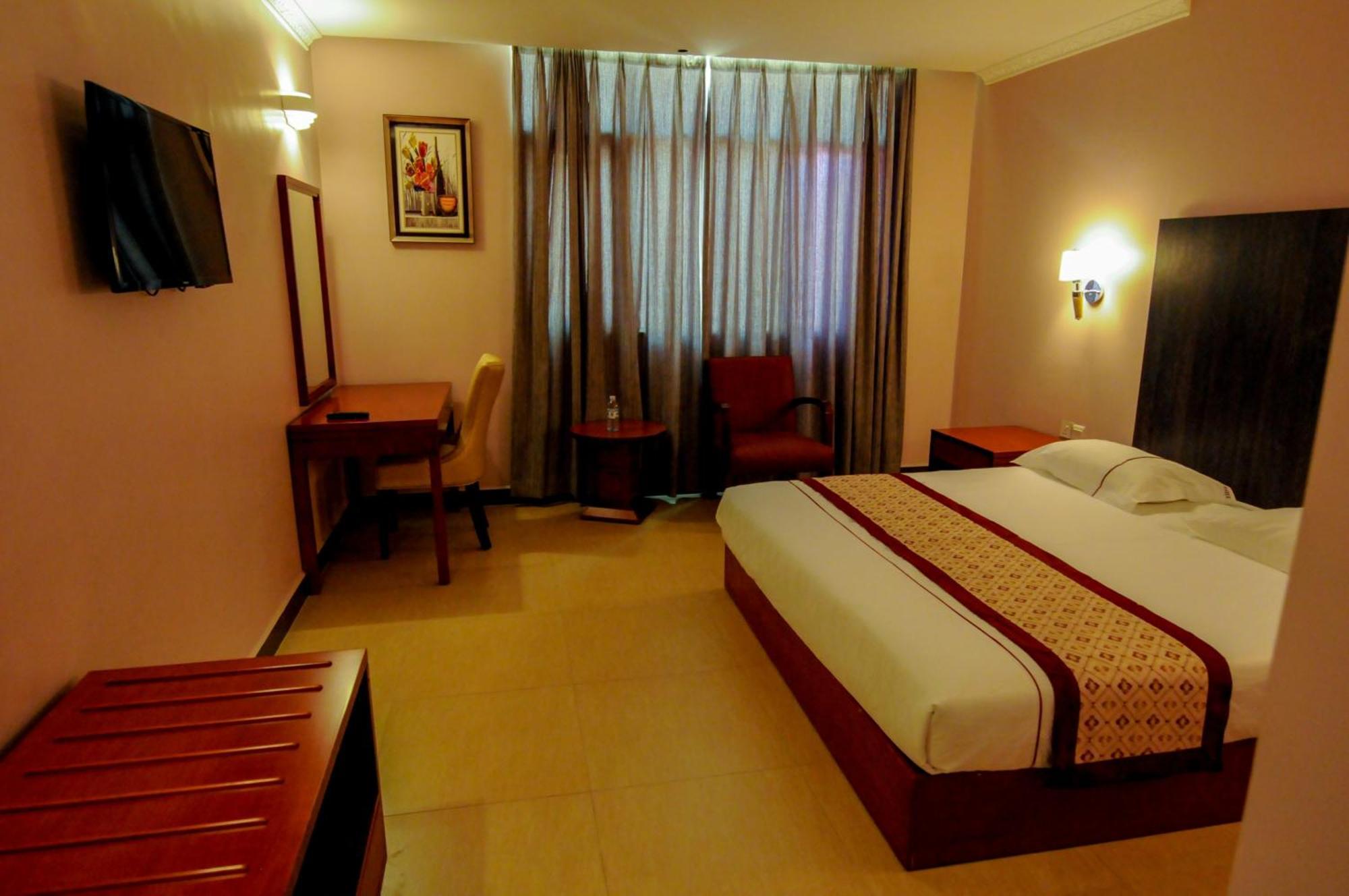 Russell Hotel Kampala Buitenkant foto