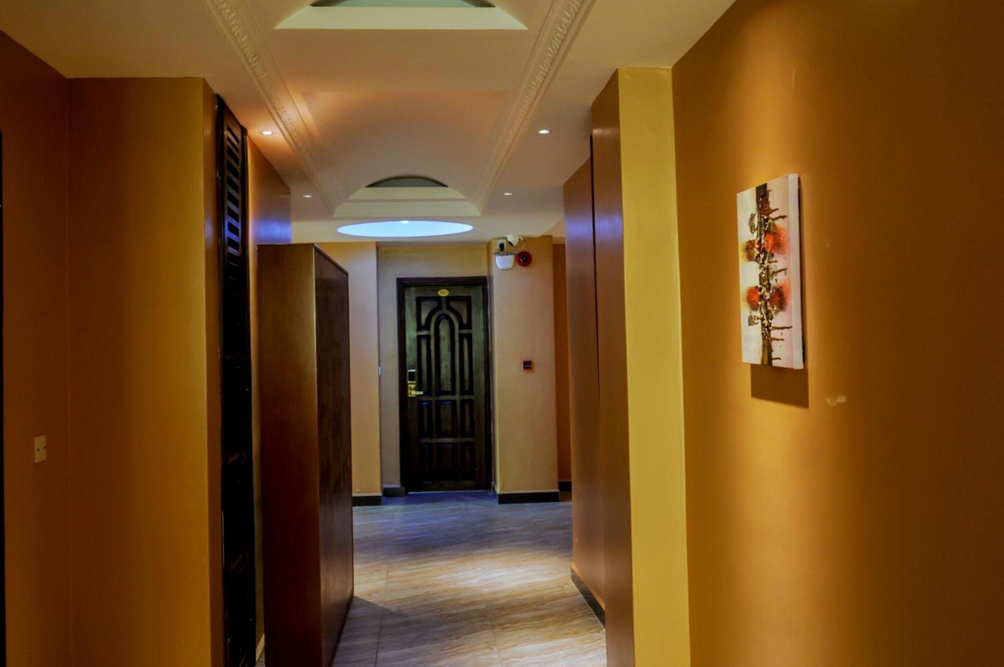 Russell Hotel Kampala Buitenkant foto