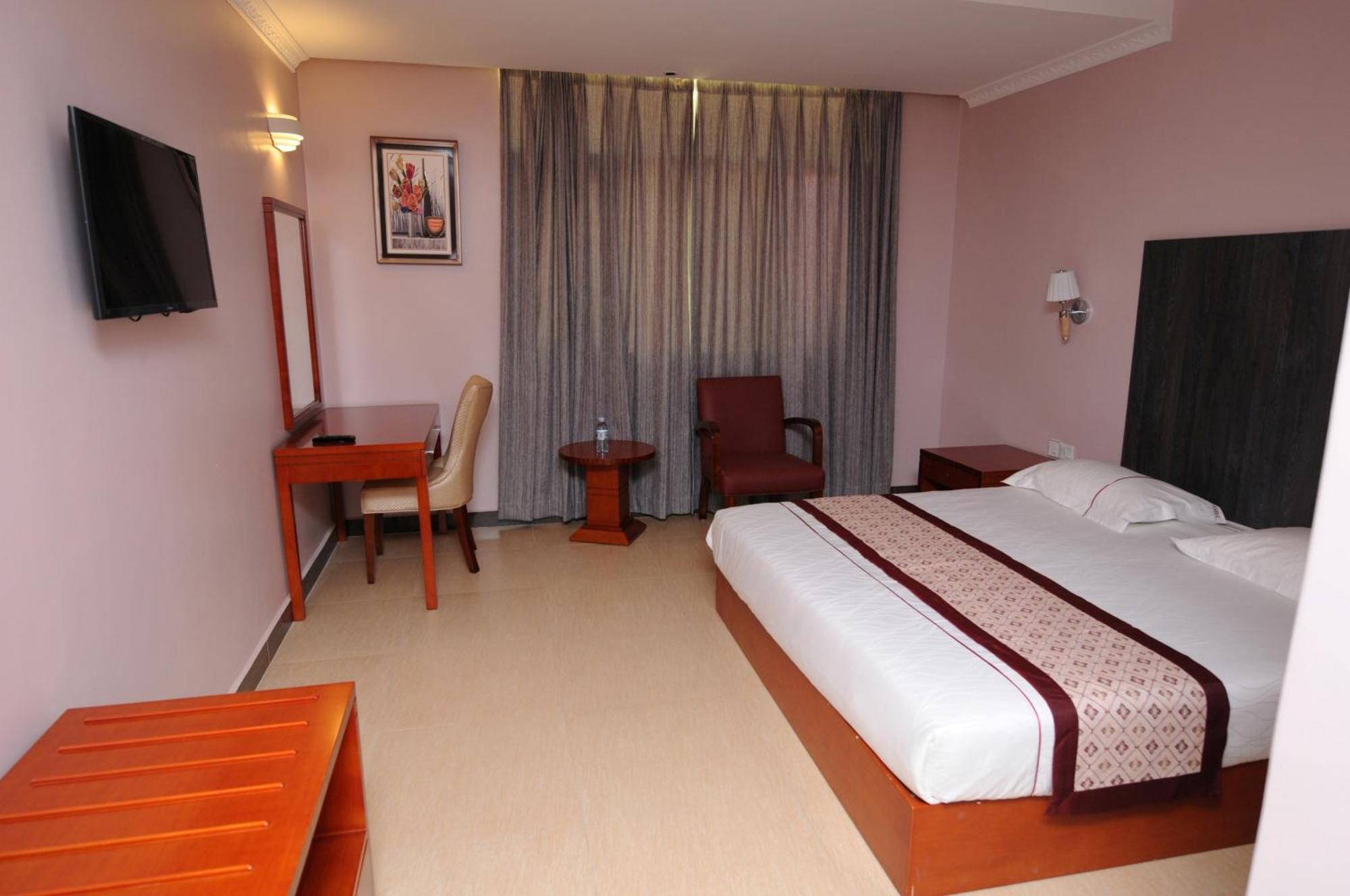 Russell Hotel Kampala Buitenkant foto