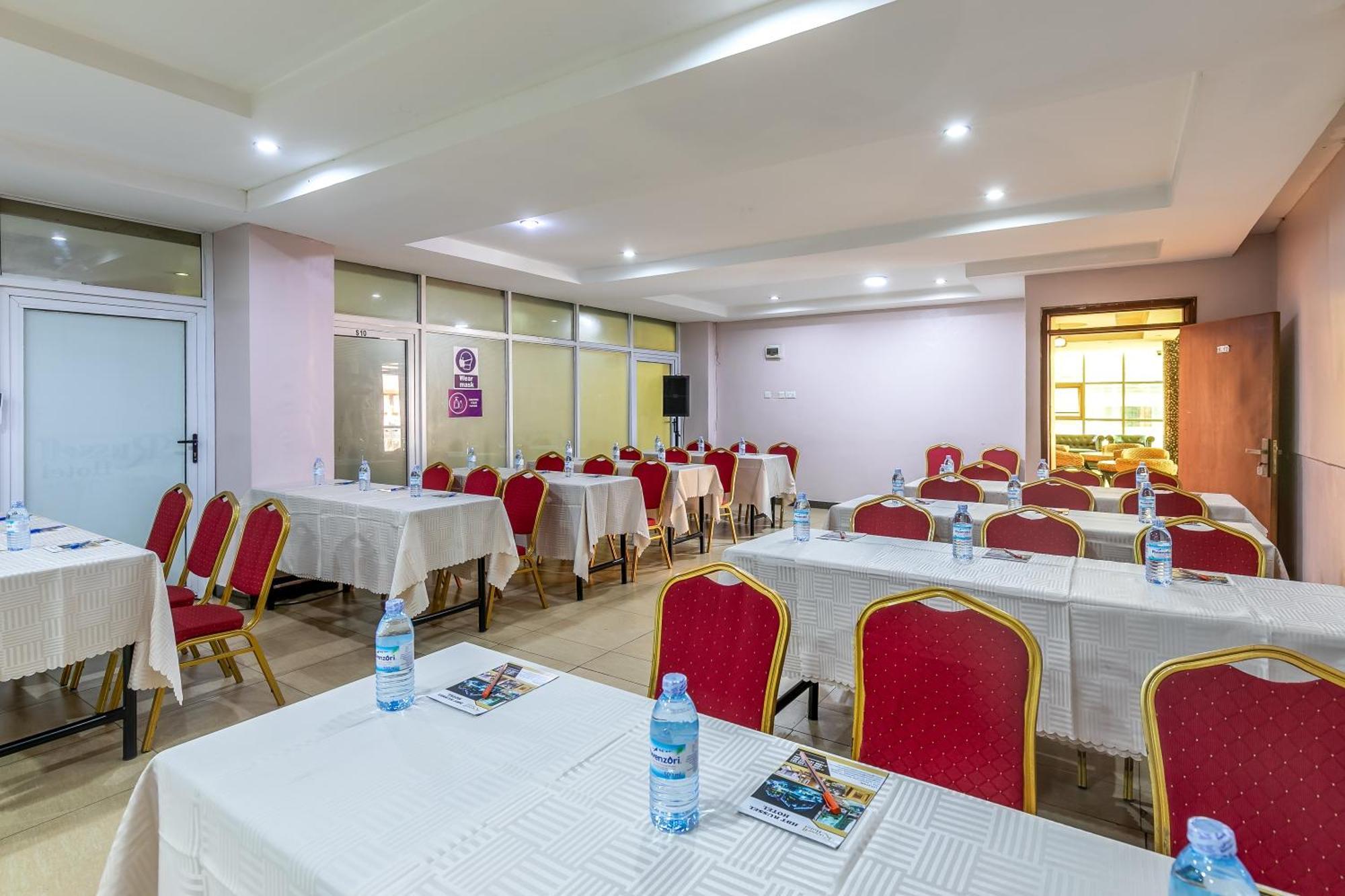 Russell Hotel Kampala Buitenkant foto