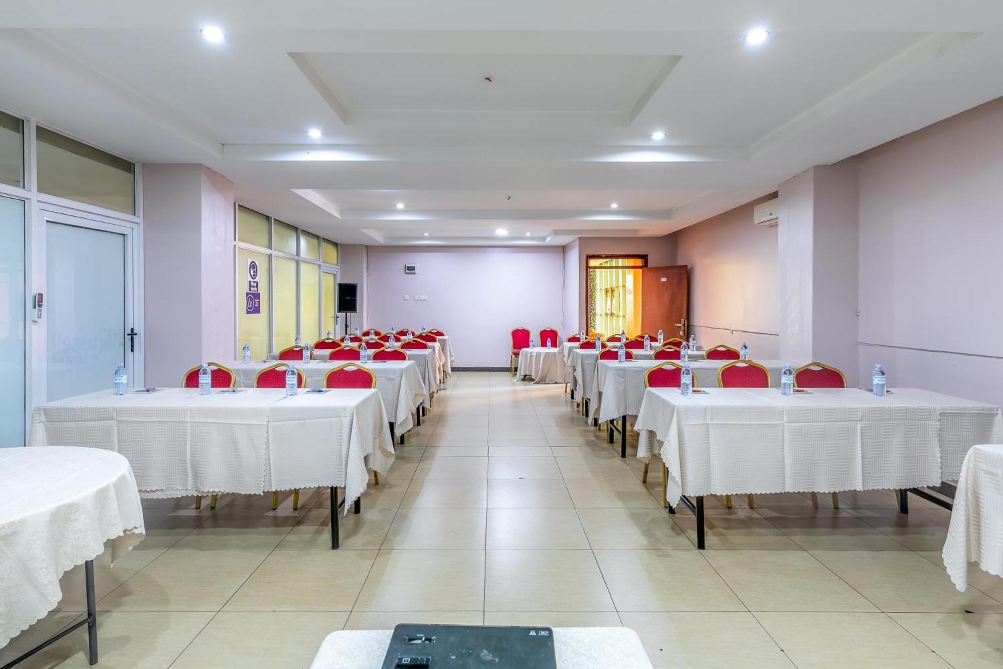 Russell Hotel Kampala Buitenkant foto