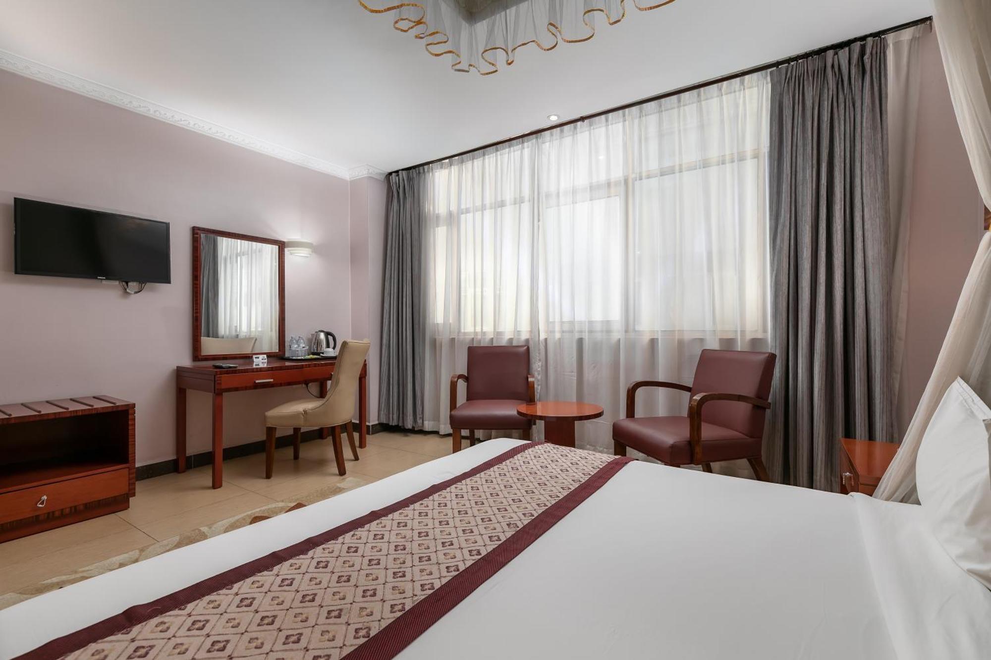Russell Hotel Kampala Buitenkant foto