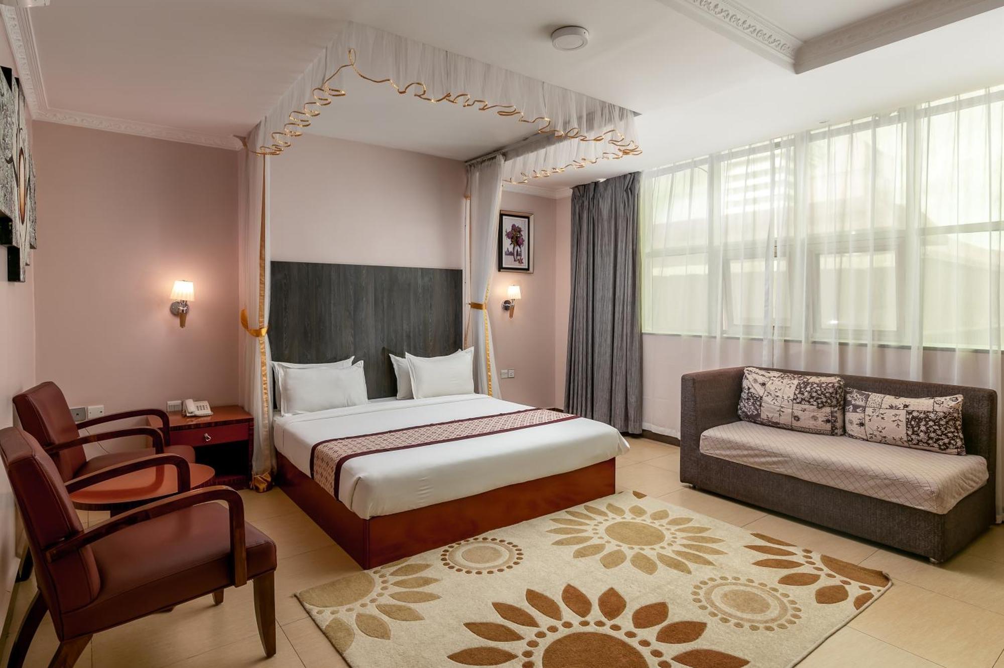 Russell Hotel Kampala Buitenkant foto