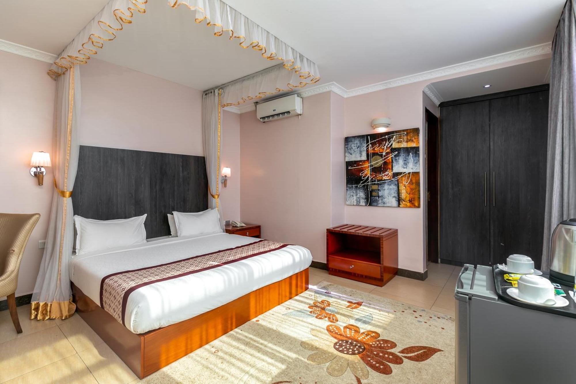Russell Hotel Kampala Buitenkant foto