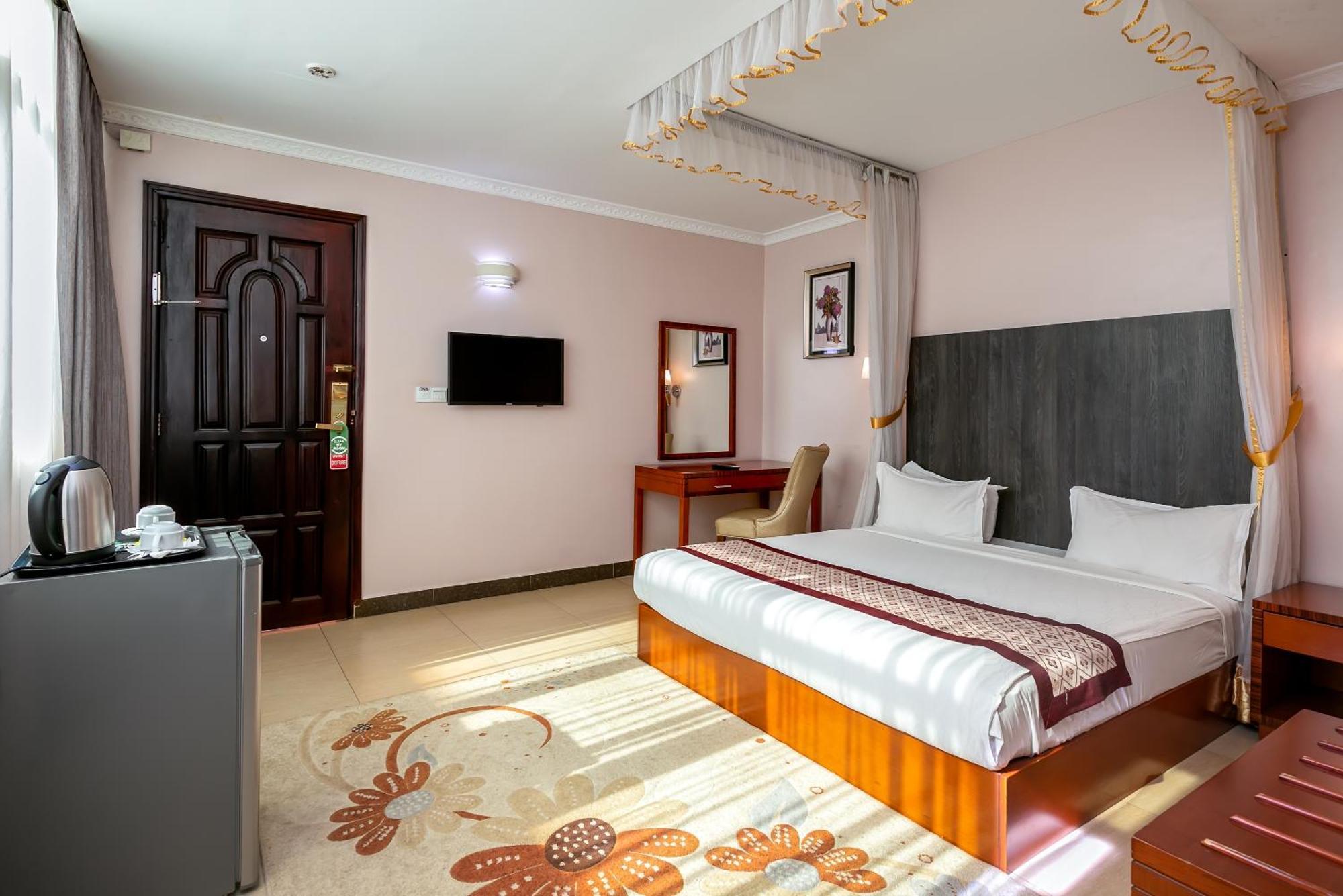 Russell Hotel Kampala Buitenkant foto