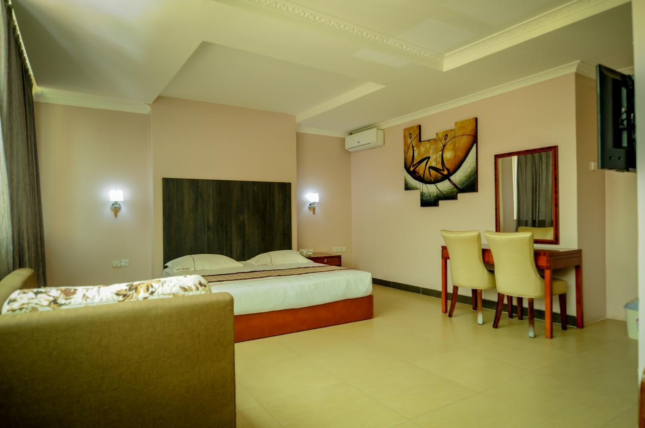 Russell Hotel Kampala Buitenkant foto