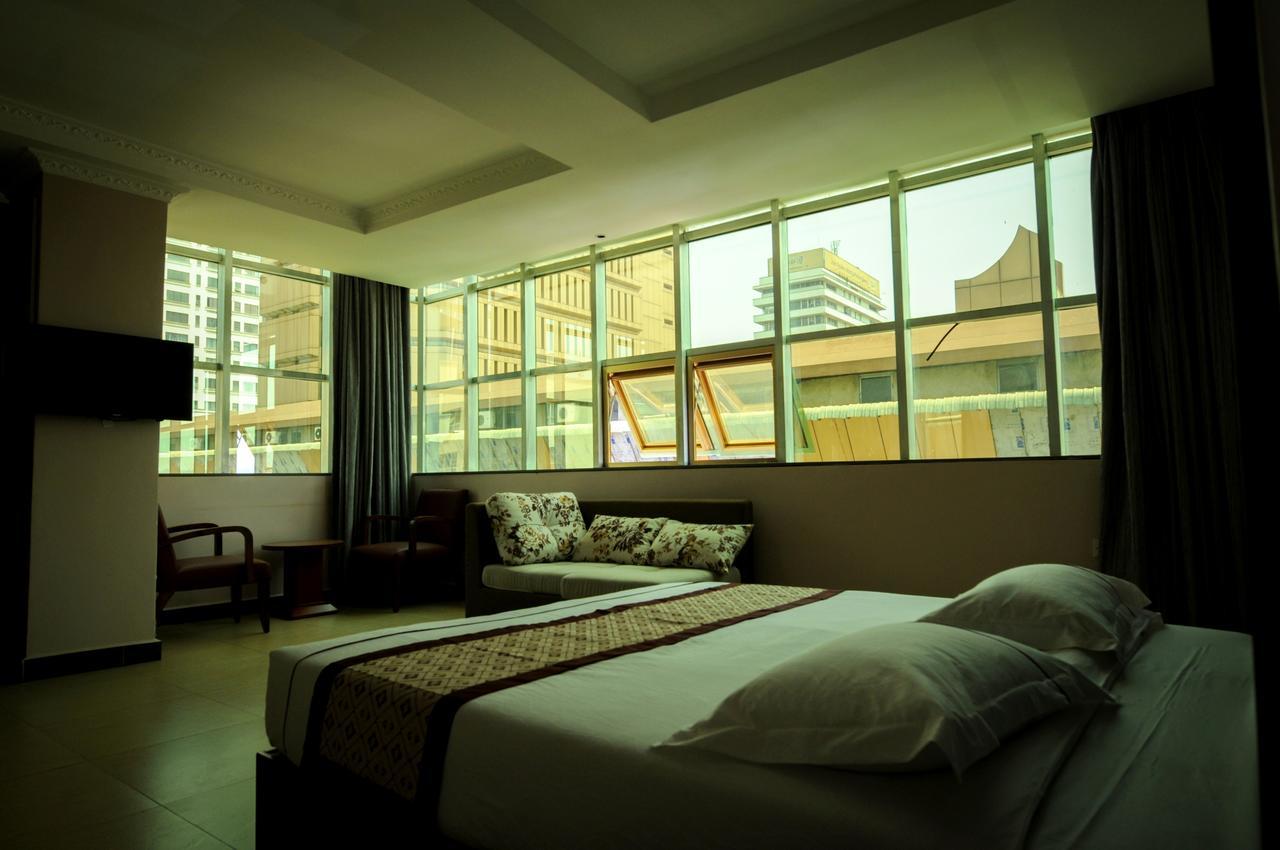 Russell Hotel Kampala Buitenkant foto