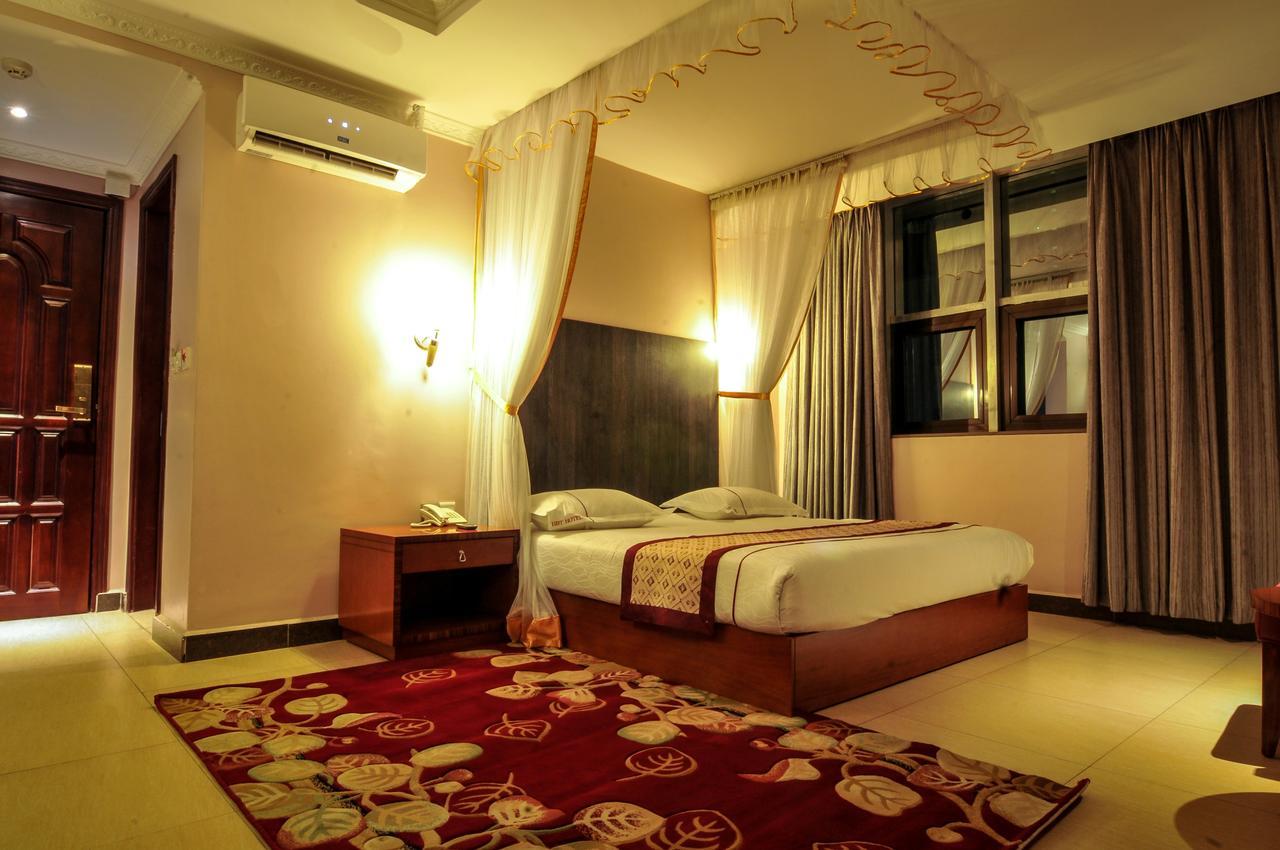 Russell Hotel Kampala Buitenkant foto