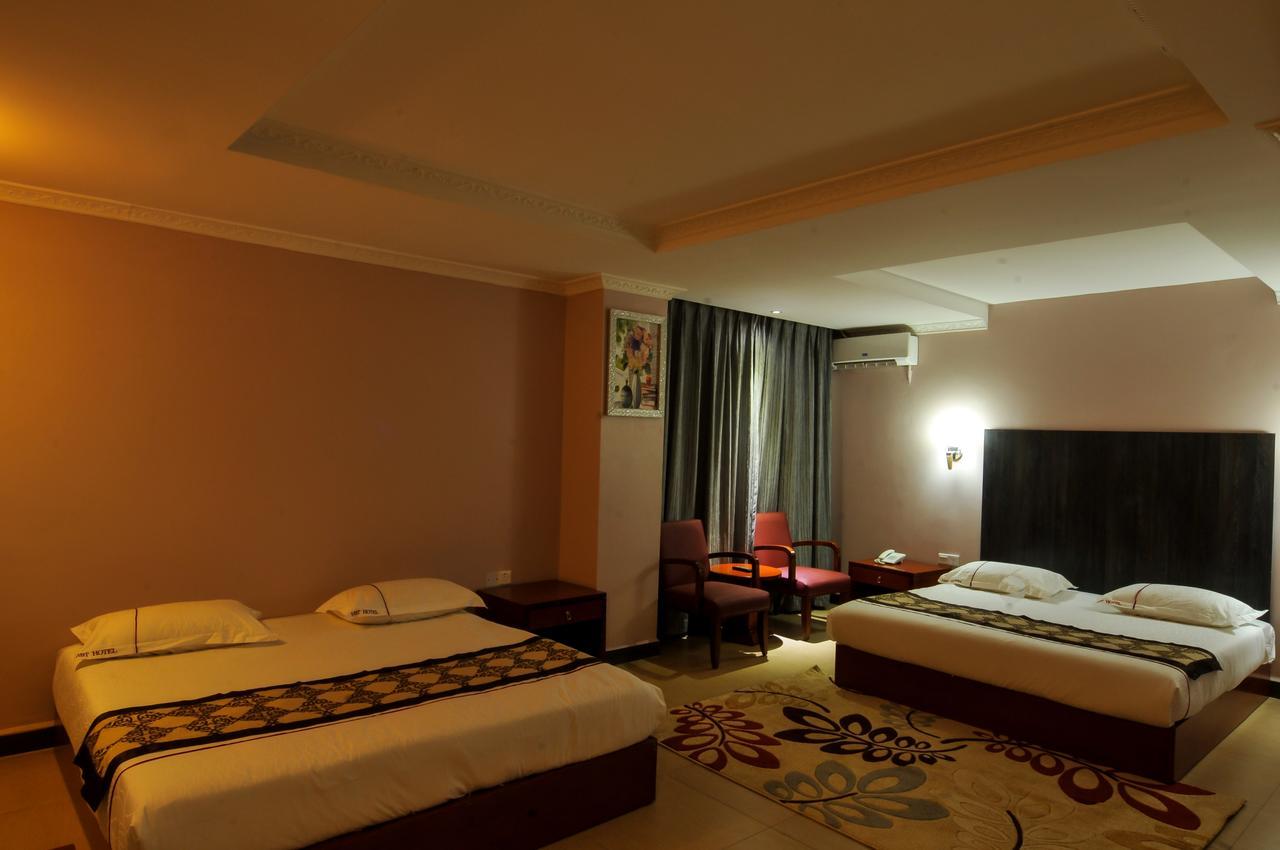 Russell Hotel Kampala Buitenkant foto