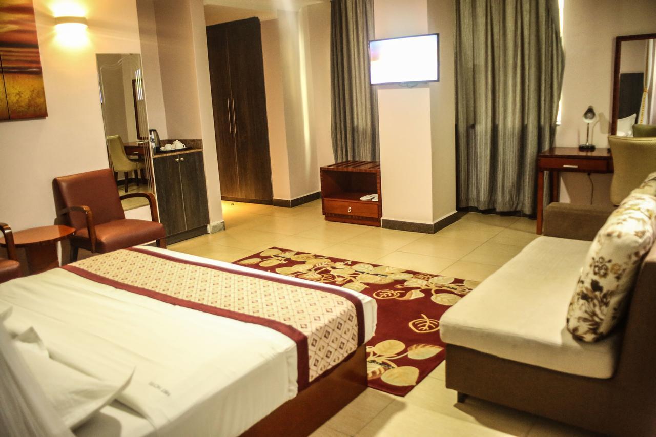Russell Hotel Kampala Buitenkant foto