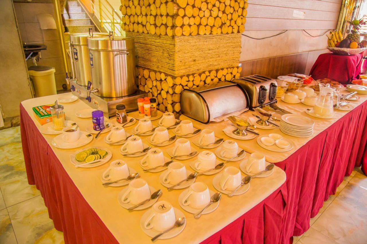 Russell Hotel Kampala Buitenkant foto