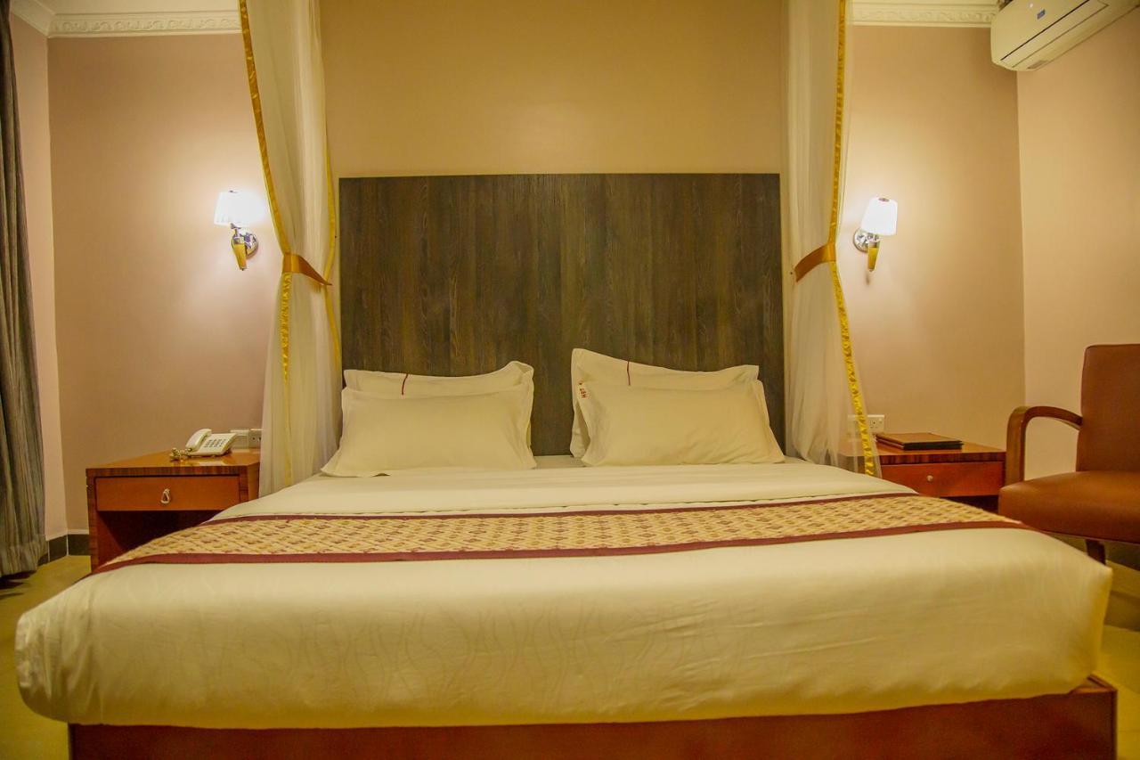 Russell Hotel Kampala Buitenkant foto