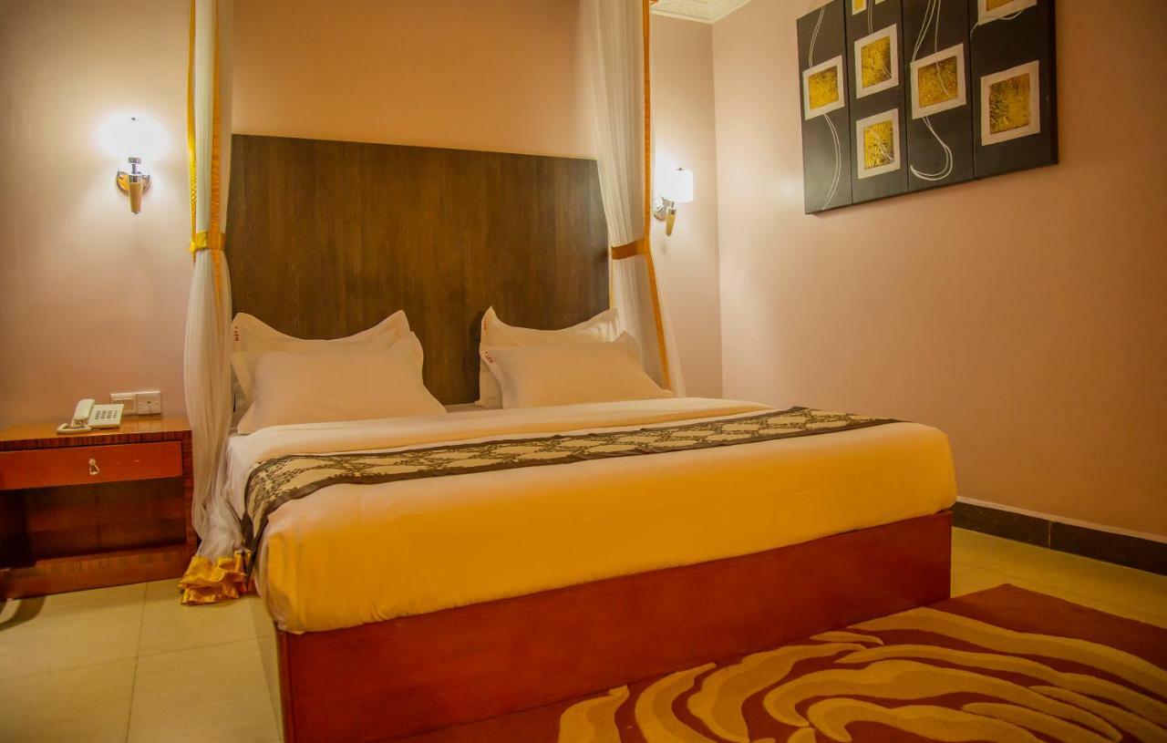 Russell Hotel Kampala Buitenkant foto